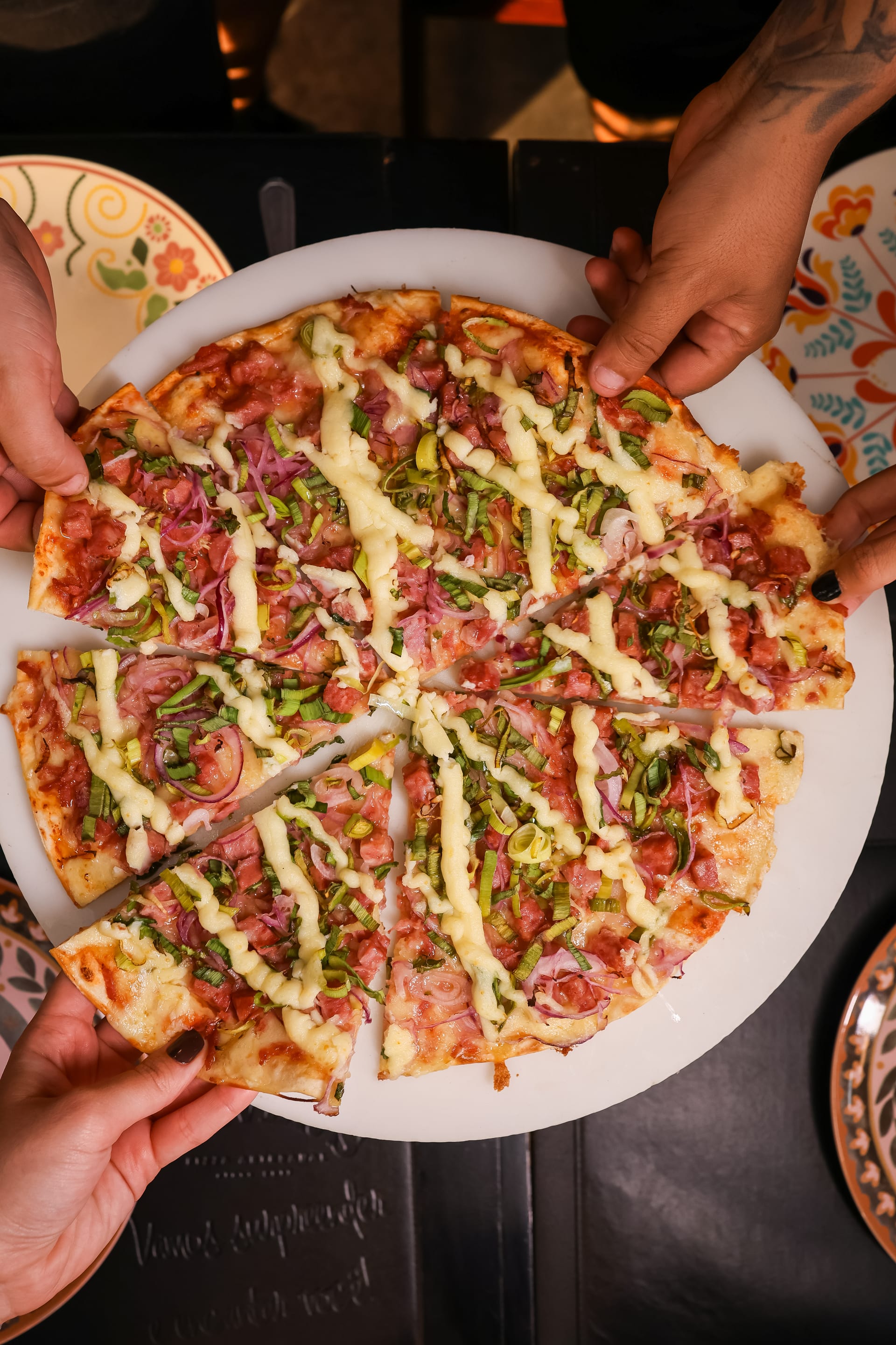 Pizza Øliver's · sabor premium na mesa